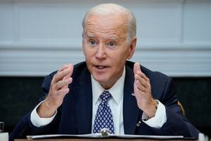 El presidente de Estados Unidos, Joe Biden, habla el 5 de mayo de 2023 en la Casa Blanca, en Washington, D.C. (AP Foto/Evan Vucci)