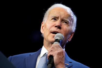 El presidente de Estados Unidos, Joe Biden, habla durante un evento del Comité Nacional Demócrata el martes 18 de octubre de 2022 en el Teatro Howard, en Washington. (AP Foto/Evan Vucci)