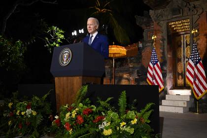 El presidente de Estados Unidos, Joe Biden, ofrece una rueda de prensa al margen de la Cumbre del G20 en Nusa Dua, en la isla turística indonesia de Bali, el 14 de noviembre de 2022.