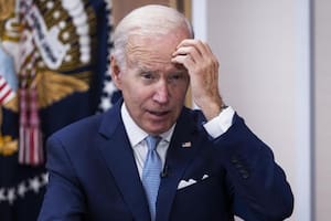 Joe Biden olvidó que ya había saludado a un senador y sumó otro traspié