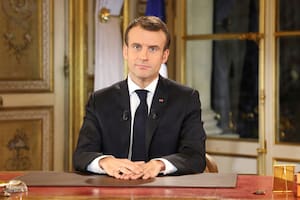 Macron aumenta 100 dólares el salario mínimo para frenar las protestas