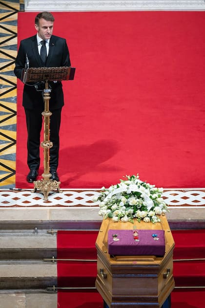 El presidente de Francia, Emmanuel Macron, inauguró la ceremonia con un discurso en el que subrayó la "suerte" de todas las personas que pudieron encontrarse con Didier Guillaume.