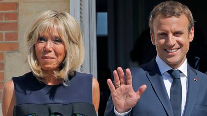 El presidente de Francia, Emmanuel Macron, junto a su mujer Brigitte