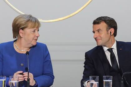 El presidente de Francia y la canciller de Alemania presentarán una iniciativa conjunta para reactivar la Unión Europea