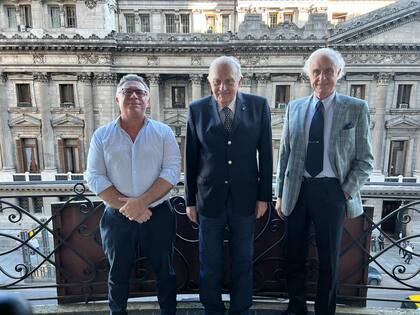 El presidente de la Asociación de Defensa del inquilino, José Griselli y el Presidente de la Cámara de Propietarios, Enrique Abatti junto al diputado Alberto Asseff