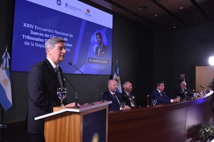 El presidente de la Corte Suprema, Horacio Rosati, junto a Carlos Rosenkrantz en un encuentro de jueces de tribunales orales en San Juan