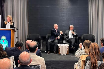 El presidente de la Corte Suprema, Horacio Rosati, junto a Carlos Rosenkrantz en un encuentro de jueces de tribunales orales en San Juan