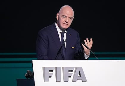 El presidente de la FIFA, Gianni Infantino, comenzó la cuenta regresiva para el Mundial