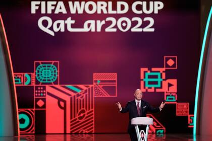 El presidente de la FIFA Gianni Infantino durante el sorteo para la Copa Mundial de Qatar en Doha