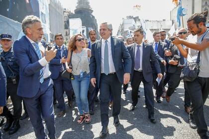 El Presidente de la Nación saludó a sus seguidores al terminar la apertura de las sesiones ordinarias