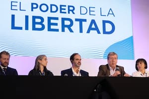 El presidente de la SIP, Michael Greenspon, Michael Greenspon (centro), advirtió sobre el avance de los autoritarismo en la región