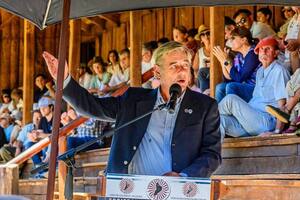El presidente de la Sociedad Rural Argentina (SRA), Nicolás Pino, durante el acto en Neuquén