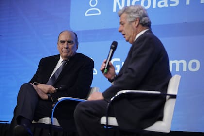 El presidente de la Sociedad Rural Argentina (SRA), Nicolás Pino, con el jefe de Gabinete, Guillermo Francos