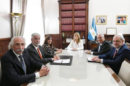 El presidente de la Suprema Corte de Justicia, Sergio Torres con la vicegobernadora Verónica Magario firmaron un acuerdo de cooperación