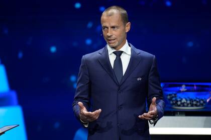 El presidente de la UEFA Aleksander Ceferin convocó a una conferencia de prensa para hablar del fallo a favor de la SuperLiga. (AP Foto/Daniel Cole)