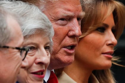 El presidente de los Estados Unidos Donald Trump y la primera dama Melania Trump se reúnen con la primera ministra británica Theresa May y su esposo Philip en Downing Street