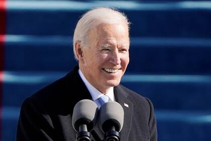 El presidente de los Estados Unidos, Joe Biden, sonríe durante la 59a inauguración presidencial en Washington