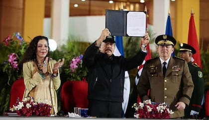 El presidente de Nicaragua, Daniel Ortega, junto a Rosario Murillo