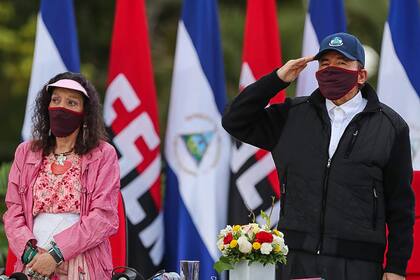 El presidente de Nicaragua y su esposa y vicepresidenta Rosario Murillo