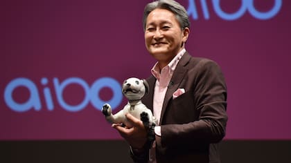 El presidente de Sony, Kazuo Hirai, durante la presentación del nuevo Aibo