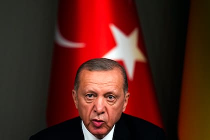 El presidente de Turquía, Recep Tayyip Erdogan, habla con los periodistas durante una conferencia de prensa en Estambul, Turquía, el sábado 8 de julio de 2023. (AP Foto/Francisco Seco, Archivo)
