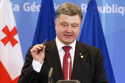 El presidente de Ucrania, Petro Poroshenko, firmó hoy un acuerdo económico y comercial con la Unión Europea