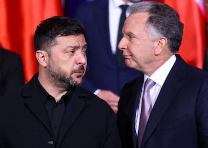 El presidente de Ucrania, Volodimir Zelensky, y el enviado especial de Estados Unidos, Steve Witkof, en la Cancillería de Berlín, el 15 de diciembre de 2025