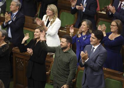 El presidente de Ucrania, Volodimir Zelensky, y el primer ministro Justin Trudeau reconocen a Yaroslav Hunka, quien estuvo presente en la Cámara de los Comunes en Ottawa, Ontario, el viernes 22 de septiembre de 2023.