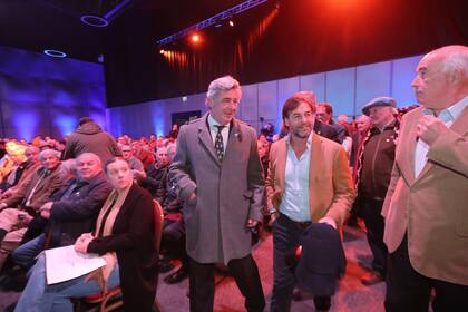 El presidente de Uruguay, Luis Lacalle Pou y el presidente de la Sociedad Rural Argentina, Nicolás Pino