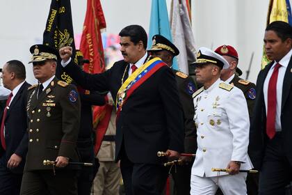 Maduro junto a las Fuerzas Armadas Nacionales Bolivarianas (FANB) el día de la asunción de su segundo mandato, el pasado 10 de enero