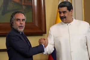 Gustavo Petro y Nicolás Maduro ponen fin a la guerra fría: el régimen chavista aceptó al embajador de Colombia