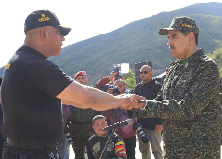 El presidente de Venezuela, Nicolás Maduro, y el ministro de Defensa, Vladimir Padrino López.