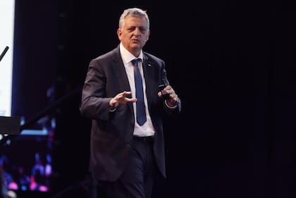 El presidente de YPF cerró su disertación entre aplausos: prometió no tomarse vacaciones hasta 2031 y dejar a la compañía entre las 10 mayores productoras no convencionales del mundo