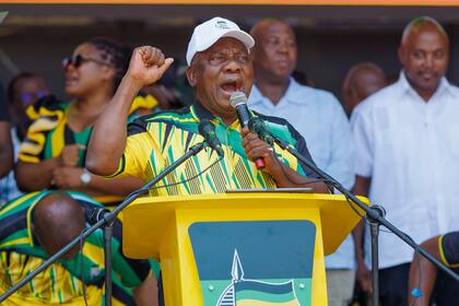 El presidente del ANC, Cyril Ramaphosa, durante el 112º aniversario del Congreso Nacional Africano (ANC) en el estadio de Mbombela el 13 de enero de 2024 en Mbombela, Sudáfrica.
