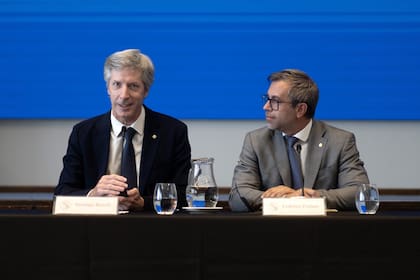 El presidente del Banco Central, Santiago Bausili, y el director en comisión del BCRA, Federico Furiase