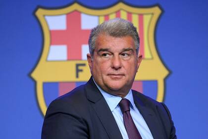 El presidente del Barcelona, Joan Laporta, espera obtener aprobación del plan de tesorería del club para emprender nuevos fichajes