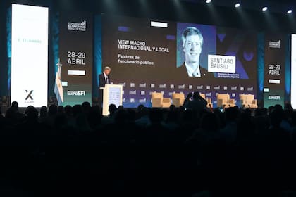 El presidente del BCRA, Santiago Bausili, presentó un balance del programa de estabilización y anticipó datos alentadores para los próximos meses
