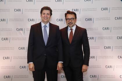 El presidente del CARI, Francisco de Santibañes, recibe al embajador de Italia, Fabrizio Lucentini