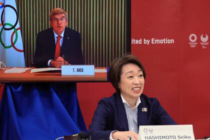 El presidente del Comité Olímpico Internacional (COI), Thomas Bach ,y la presidenta del Comité Organizador de Tokio 2020, Seiko Hashimoto; una decisión difícil pensando en el espectáculo 