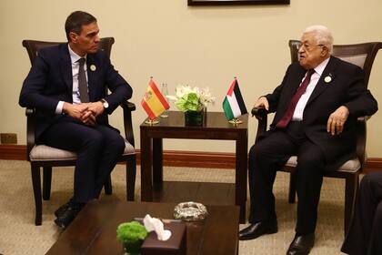 El presidente del gobierno español, Pedro Sánchez, se reúne con el presidente palestino, Mahmud Abbas, el 11 de junio de 2024
