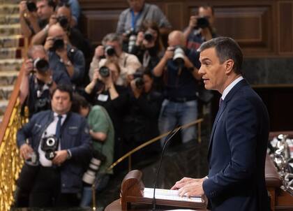 El presidente del Gobierno español, Pedro Sánchez, interviene durante una sesión plenaria, en el Congreso de los Diputados.