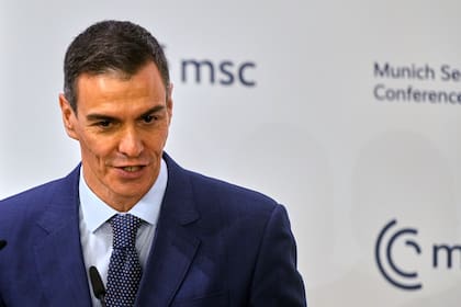 El presidente del gobierno español, Pedro Sánchez, habla durante una mesa redonda en la Conferencia de Seguridad de Múnich