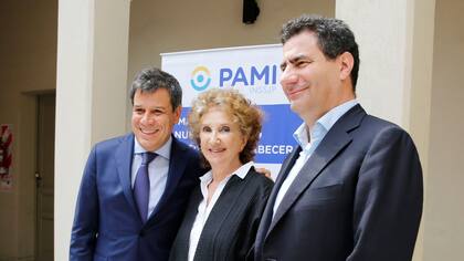 El presidente del Instituto de Neurología Cognitiva (Ineco), Facundo Manes, junto a la actriz Norma Aleandro y el director del PAMI, Carlos Regazzoni