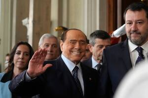 Silvio Berlusconi tiene leucemia y empezó quimioterapia, según la prensa italiana