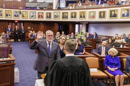 El presidente del Senado subraya que la ciudadanía debe ser un factor clave en las decisiones sobre políticas educativas, como la ley de matrícula reducida para los "dreamers"