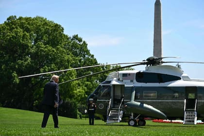 El presidente Donald Trump, al partir desde la Casa Blanca con rumbo a China.