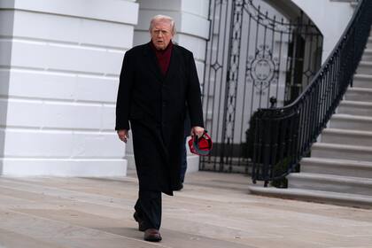 El presidente Donald Trump en el jardín sur de la Casa Blanca, el sábado 22 de noviembre de 2025, en Washington.