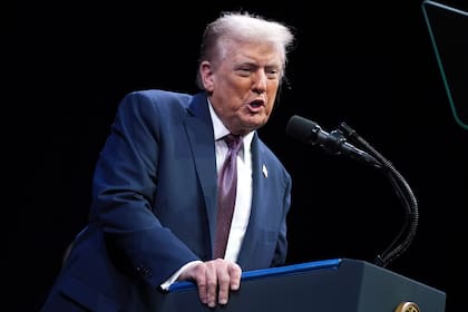 Llega el primer avión con argentinos deportados por el gobierno de Donald Trump