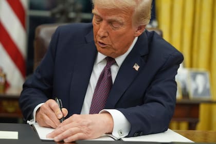 El presidente Donald Trump firmó una orden ejecutiva sobre la ciudadanía por nacimiento el 20 de enero de 2025