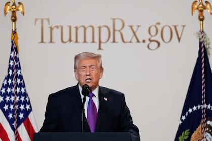 El presidente Donald Trump habla sobre la plataforma TrumpRx en el Edificio Ejecutivo Old Eisenhower del campus de la Casa Blanca, el 5 de febrero de 2026, en Washington.